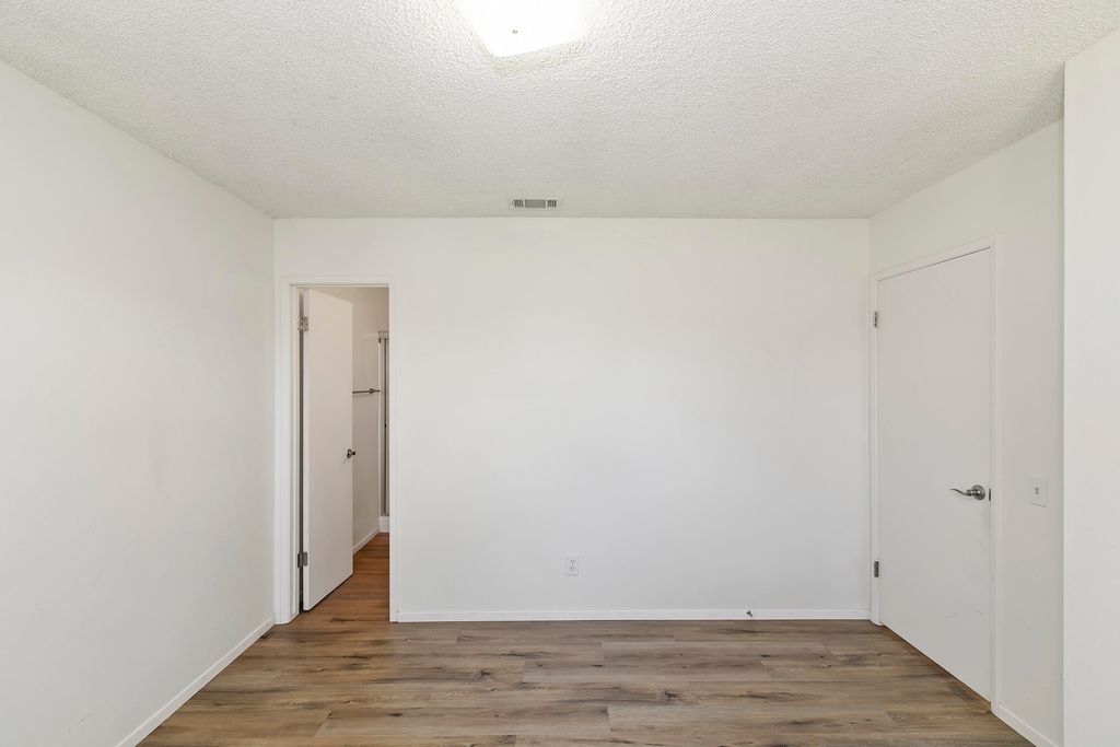 listing image 10998613459063874448