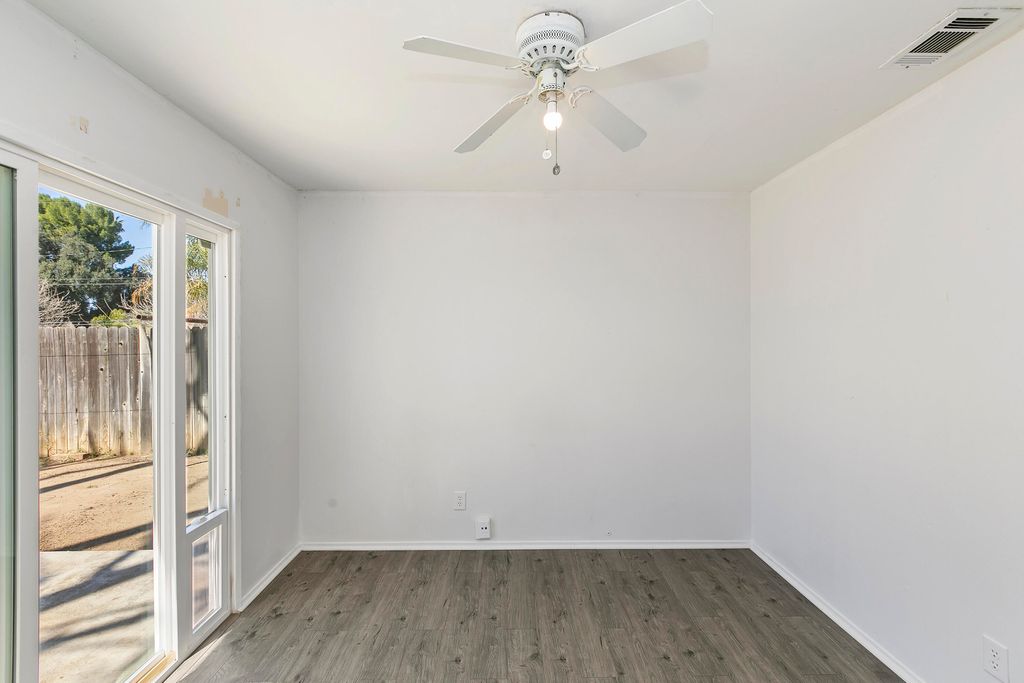 listing image 10994644980875433484