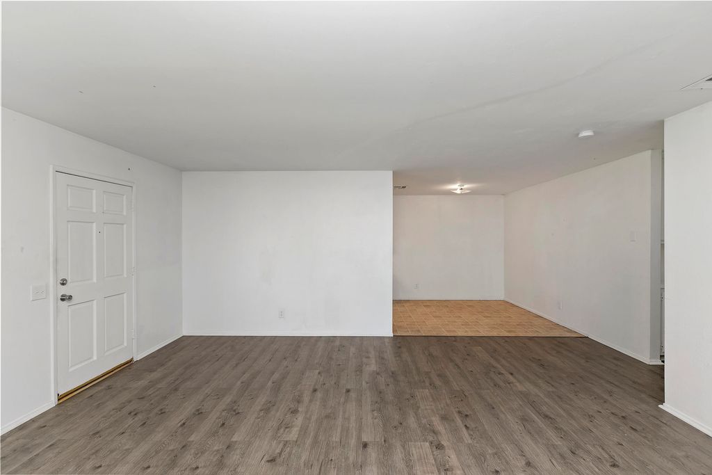 listing image 10994443147778816178