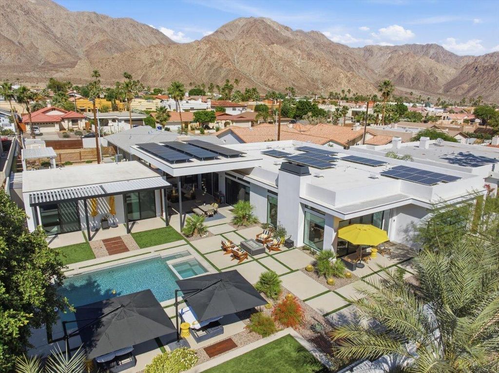 Photo of 54905 Avenida Obregon, La Quinta, CA 92253 (MLS # 219146354)