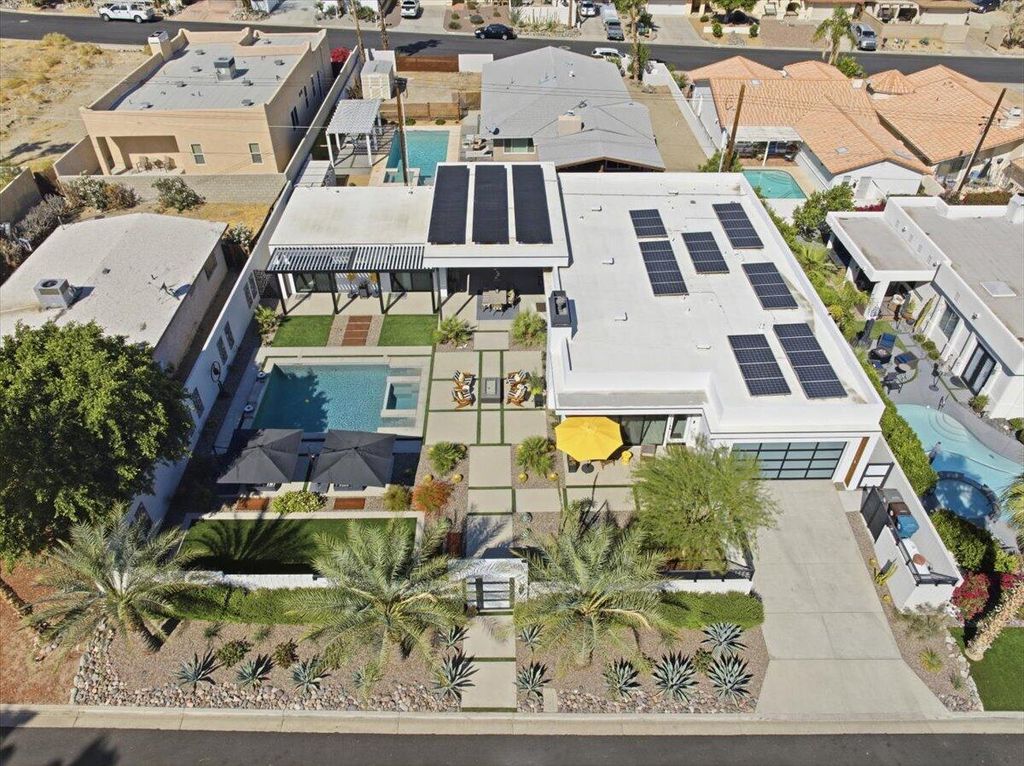 Photo of 54905 Avenida Obregon, La Quinta, CA 92253 (MLS # 219146354)