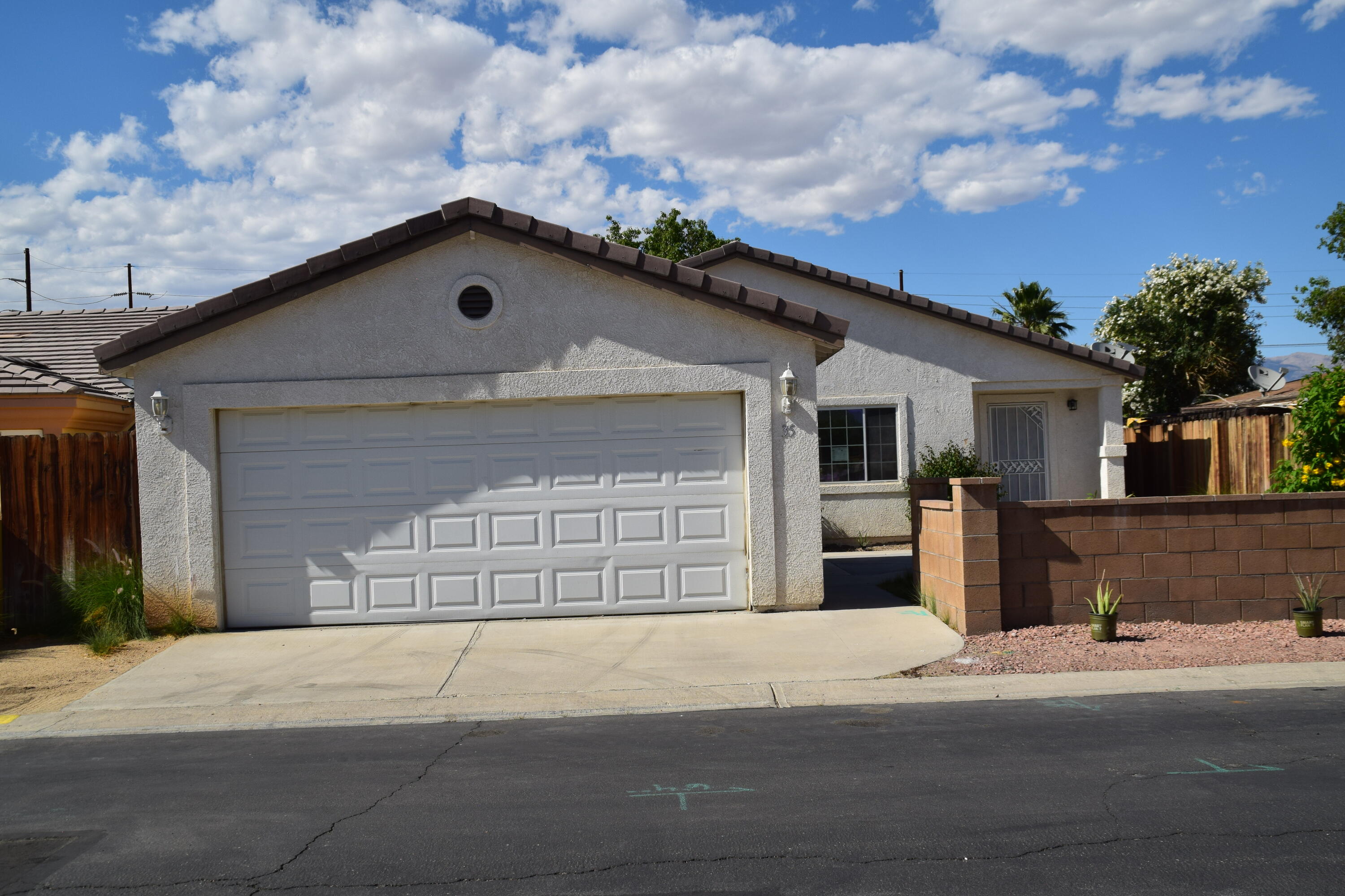 Indio, California 92201, United States, 2 Bedrooms Bedrooms, ,2 BathroomsBathrooms,Residential,Pending,128592