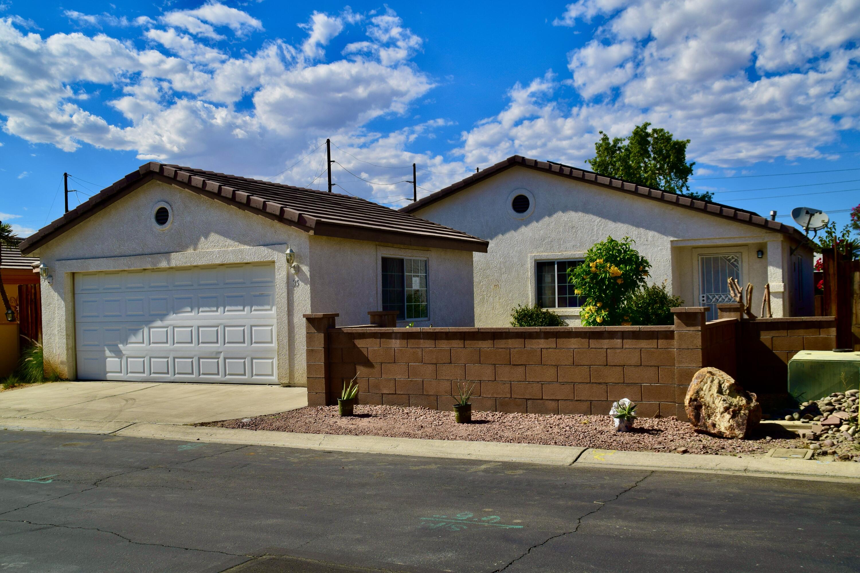 Indio, California 92201, United States, 2 Bedrooms Bedrooms, ,2 BathroomsBathrooms,Residential,Pending,128592