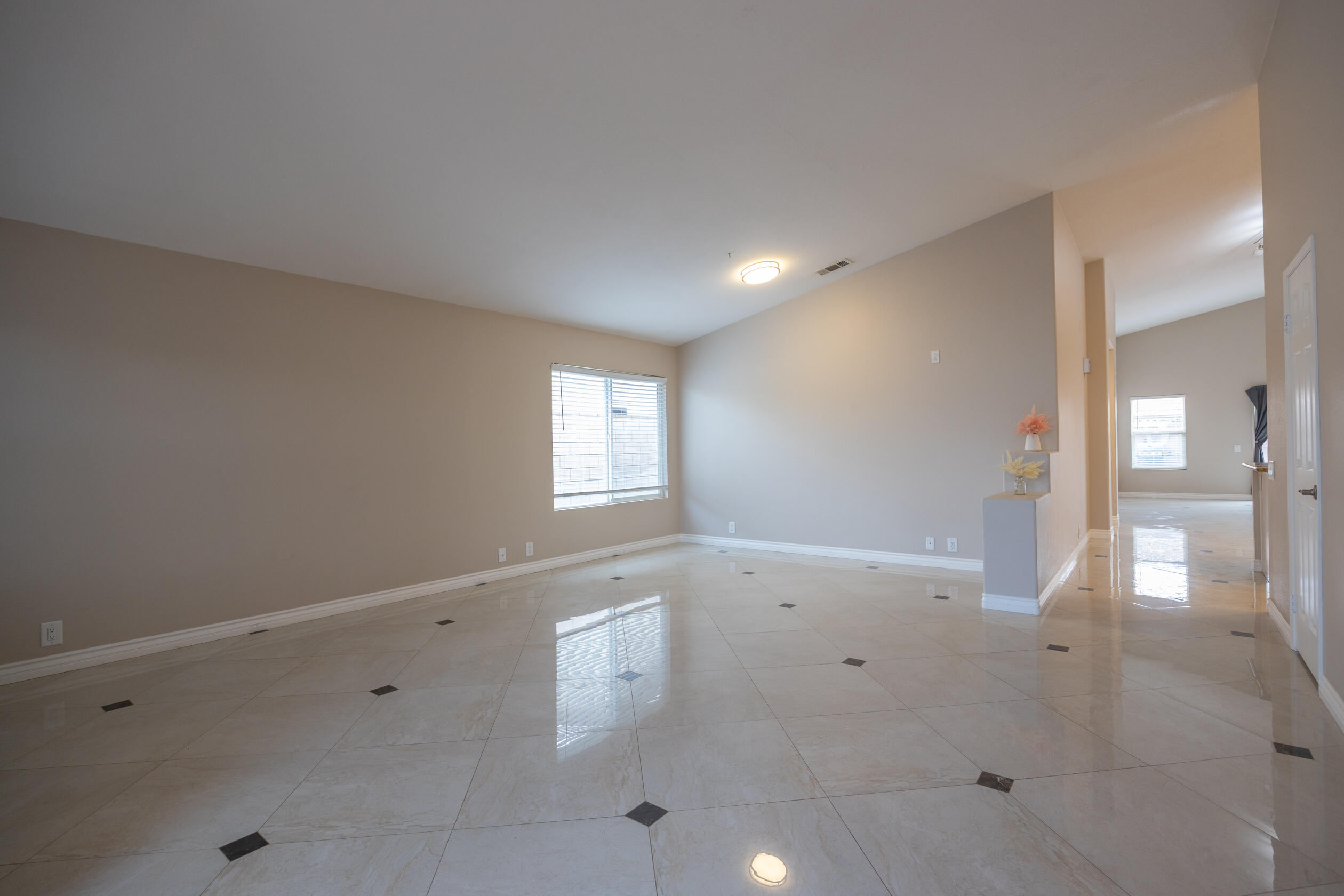 La Quinta, California 92253, United States, 3 Bedrooms Bedrooms, ,2 BathroomsBathrooms,Residential,Active,89876