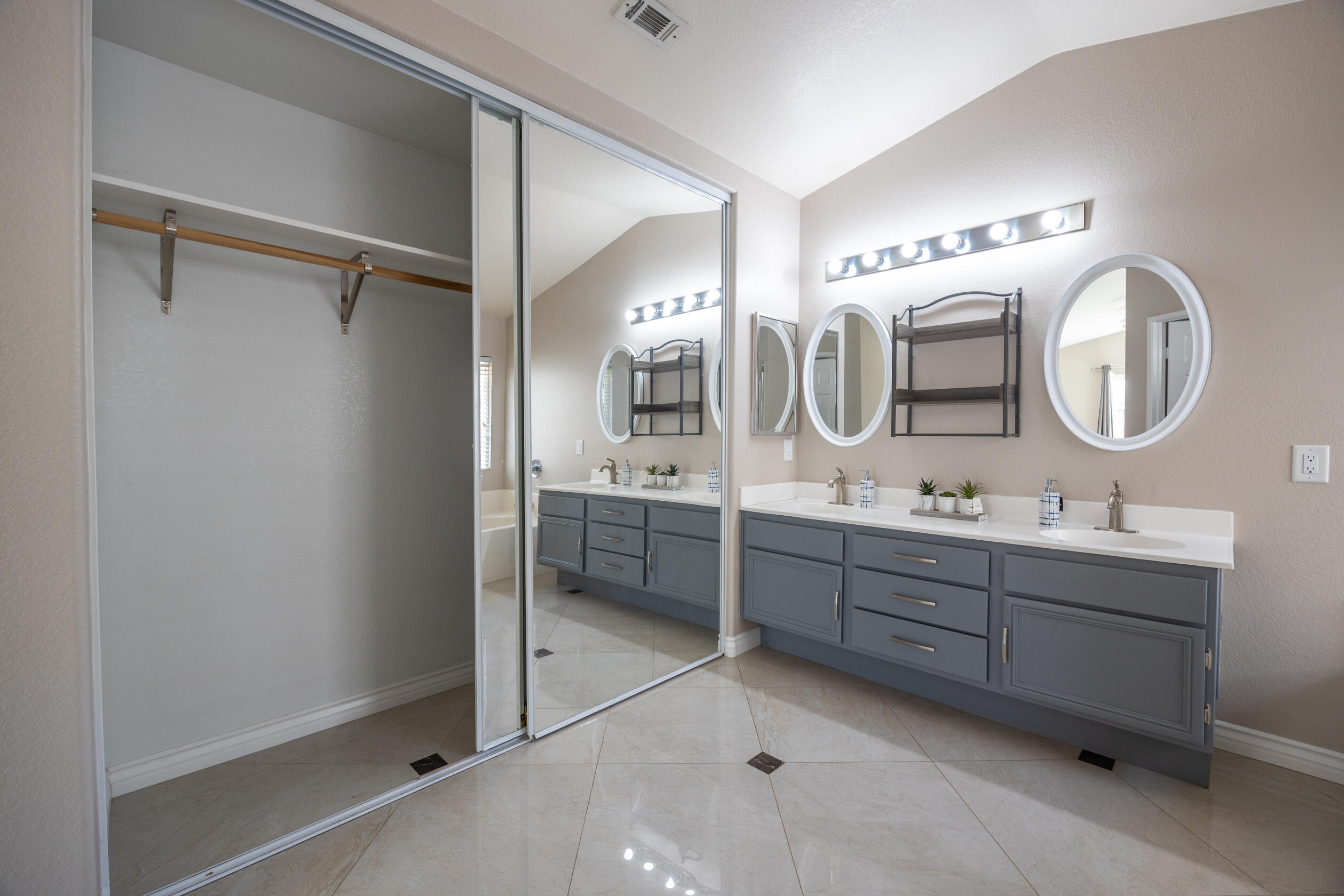 La Quinta, California 92253, United States, 3 Bedrooms Bedrooms, ,2 BathroomsBathrooms,Residential,Active,89876