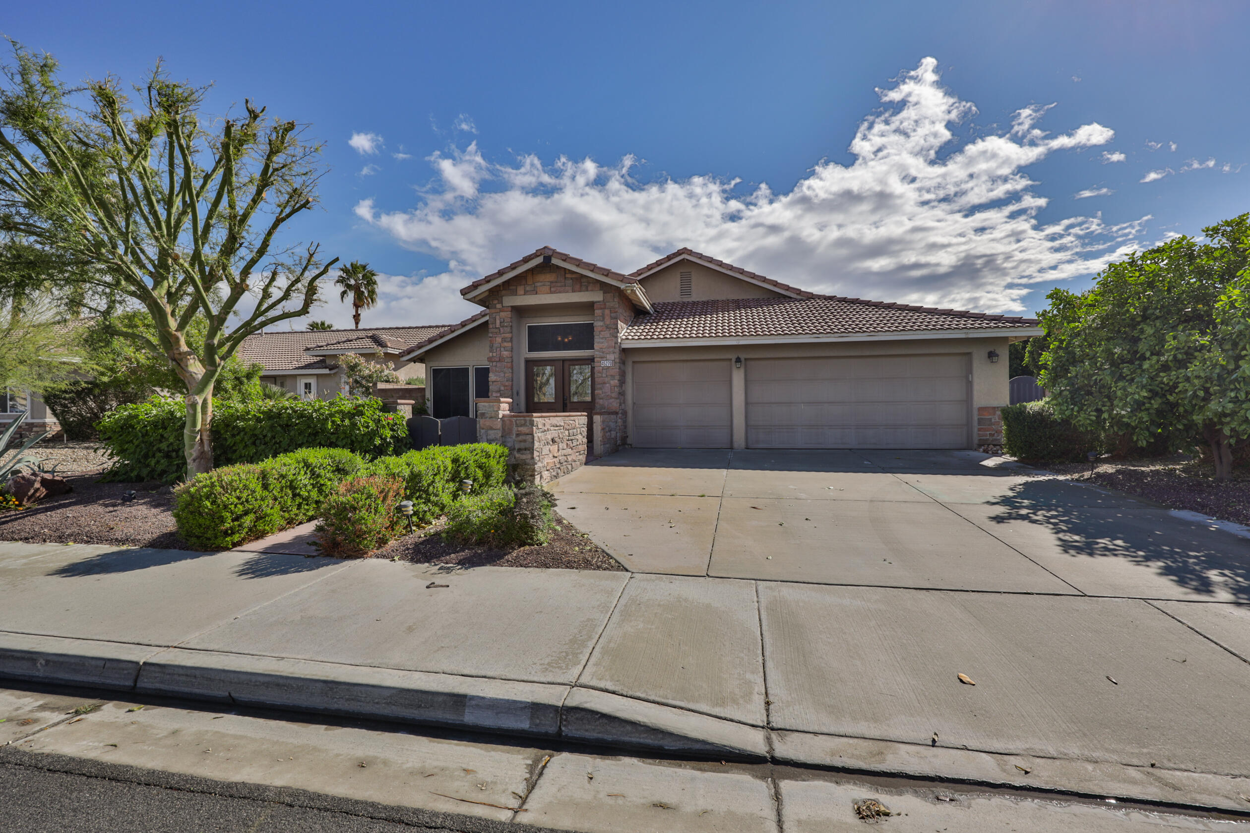 La Quinta, California 92253, United States, 3 Bedrooms Bedrooms, ,2 BathroomsBathrooms,Residential,Active,89876