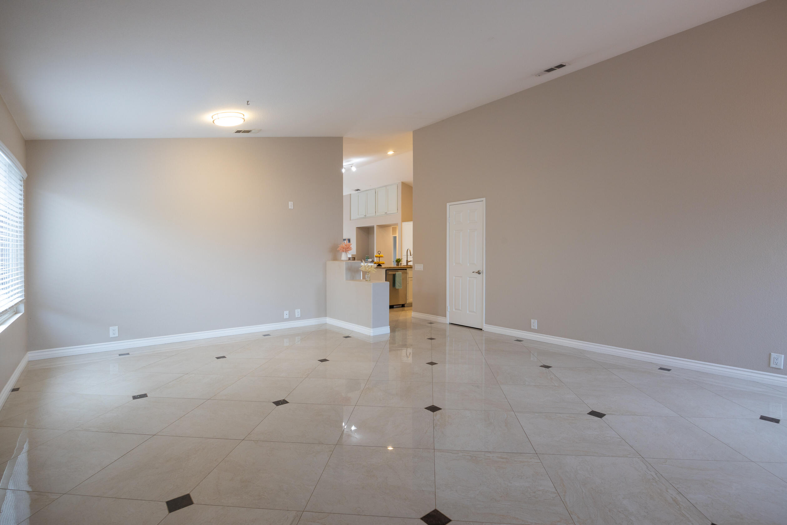 La Quinta, California 92253, United States, 3 Bedrooms Bedrooms, ,2 BathroomsBathrooms,Residential,Active,89876