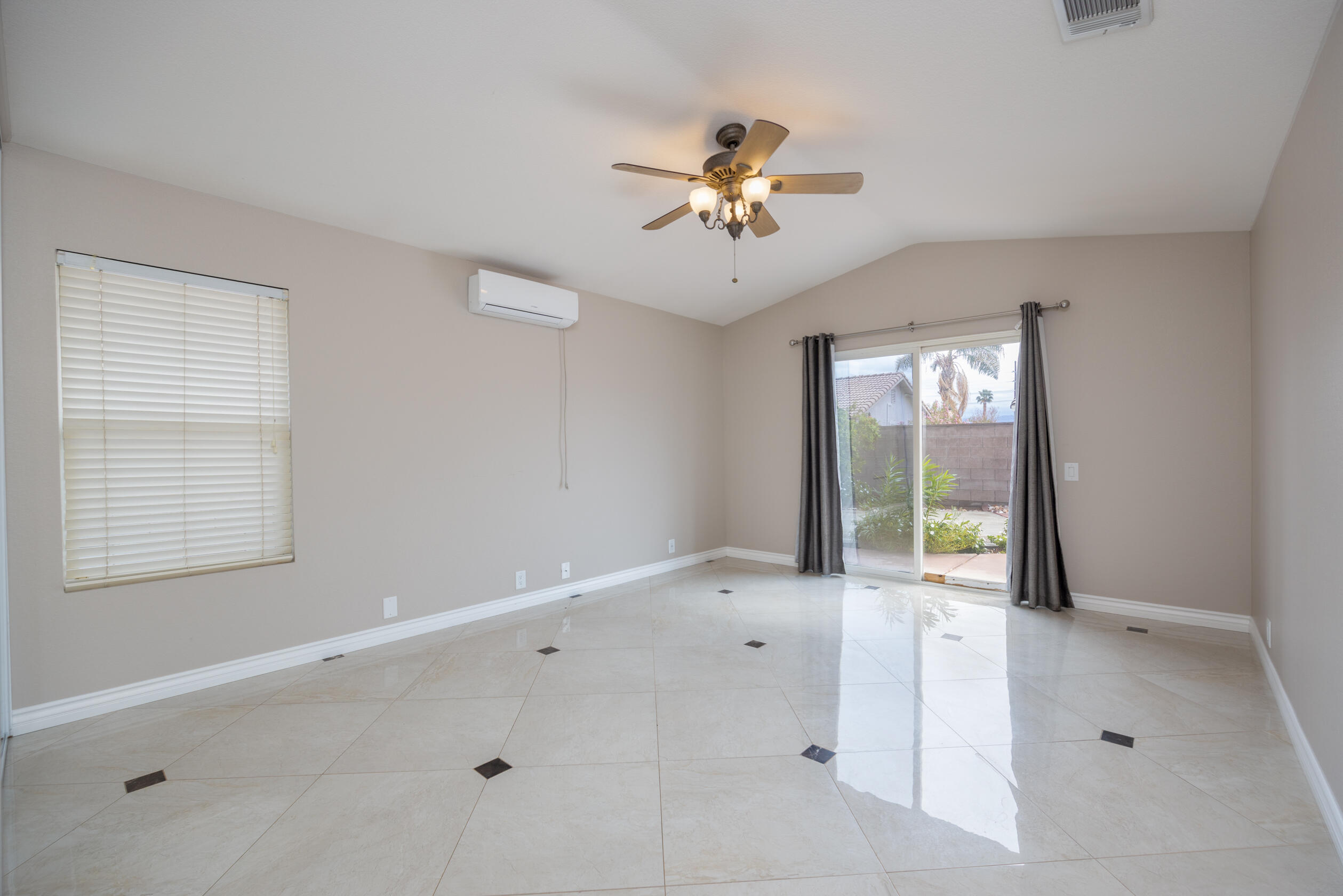 La Quinta, California 92253, United States, 3 Bedrooms Bedrooms, ,2 BathroomsBathrooms,Residential,Active,89876