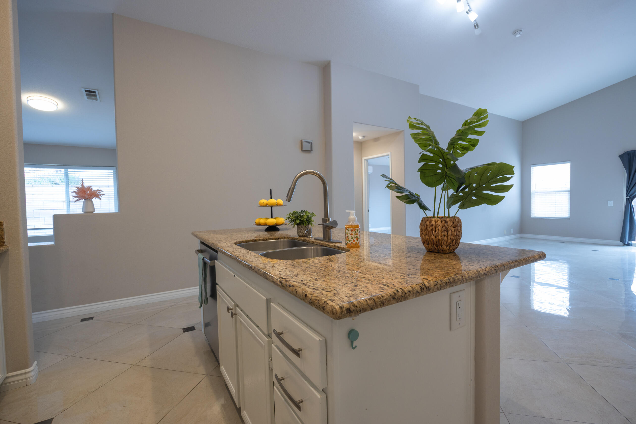 La Quinta, California 92253, United States, 3 Bedrooms Bedrooms, ,2 BathroomsBathrooms,Residential,Active,89876