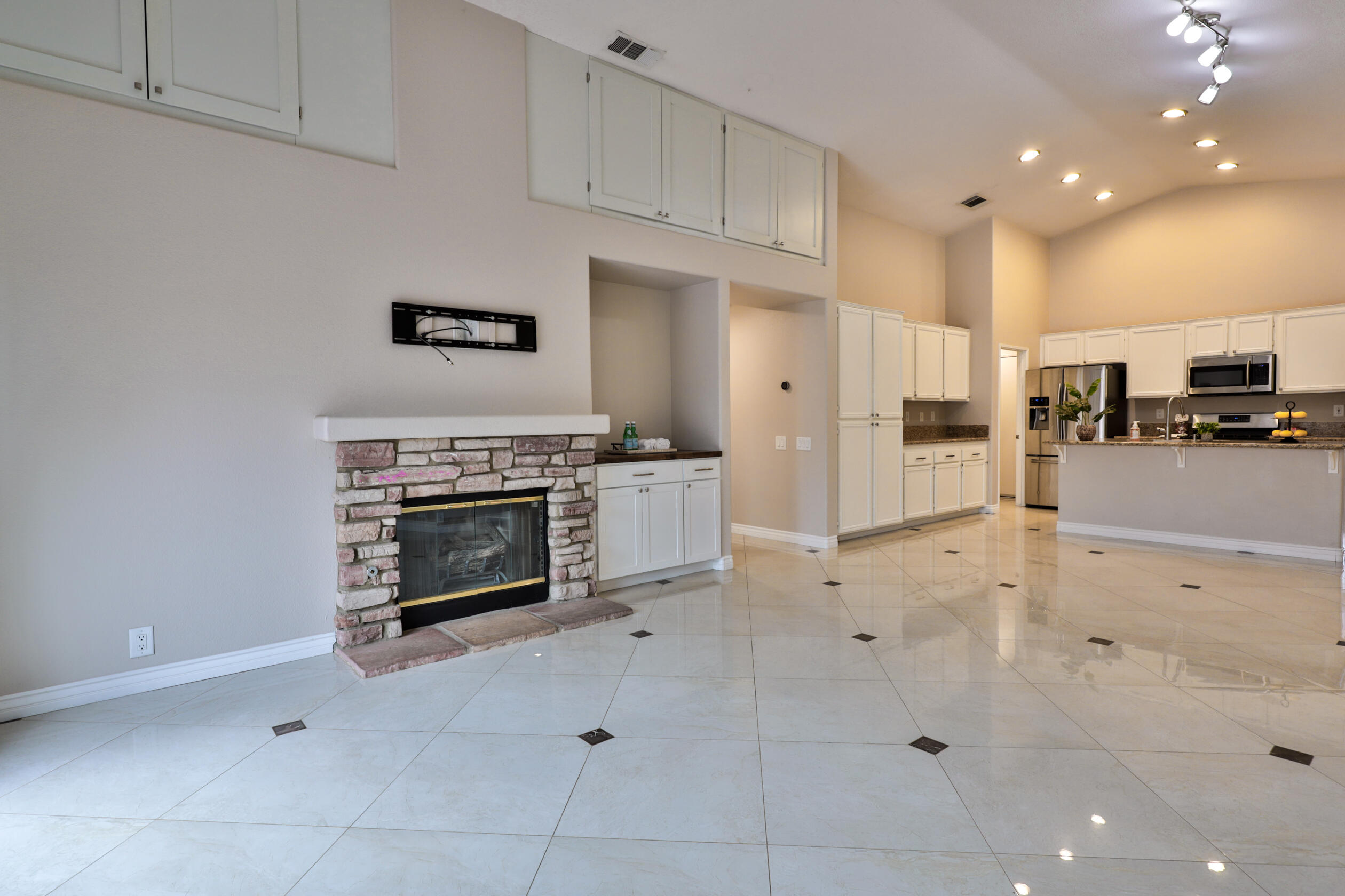 La Quinta, California 92253, United States, 3 Bedrooms Bedrooms, ,2 BathroomsBathrooms,Residential,Active,89876