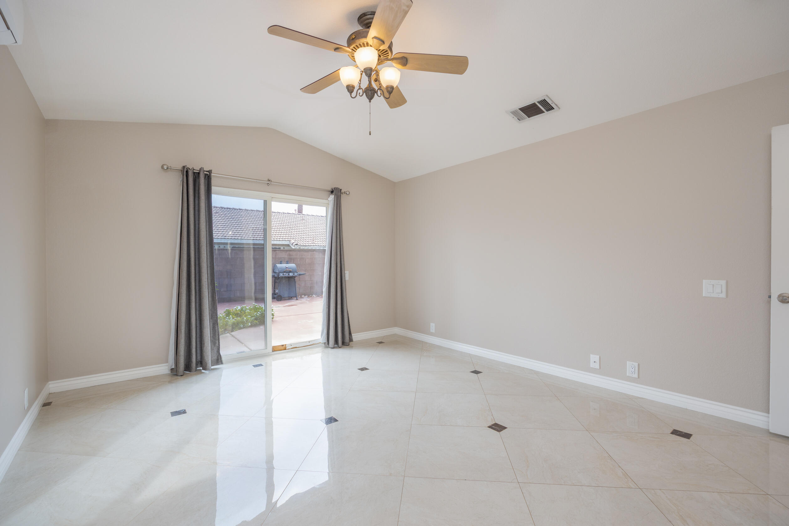 La Quinta, California 92253, United States, 3 Bedrooms Bedrooms, ,2 BathroomsBathrooms,Residential,Active,89876