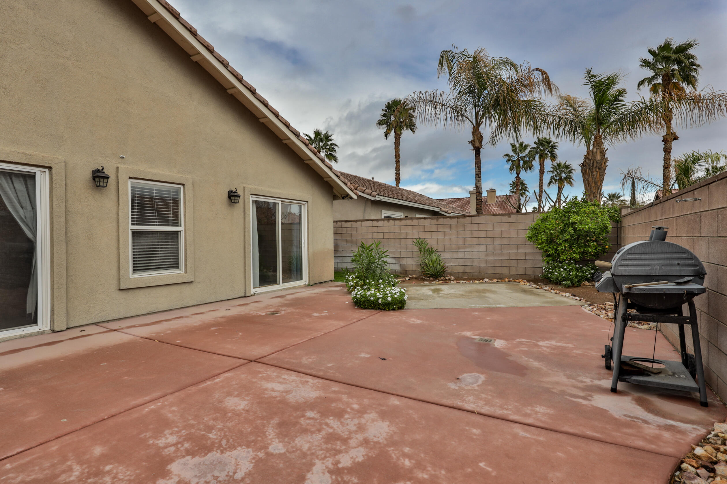 La Quinta, California 92253, United States, 3 Bedrooms Bedrooms, ,2 BathroomsBathrooms,Residential,Active,89876