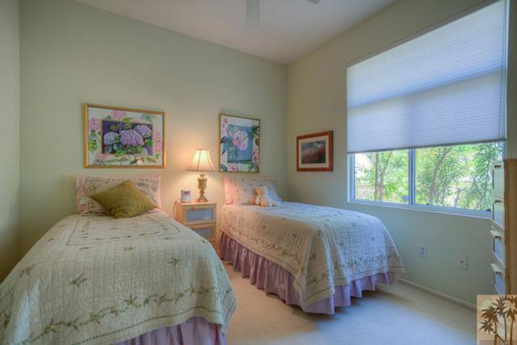 listing image 10993506347239945959