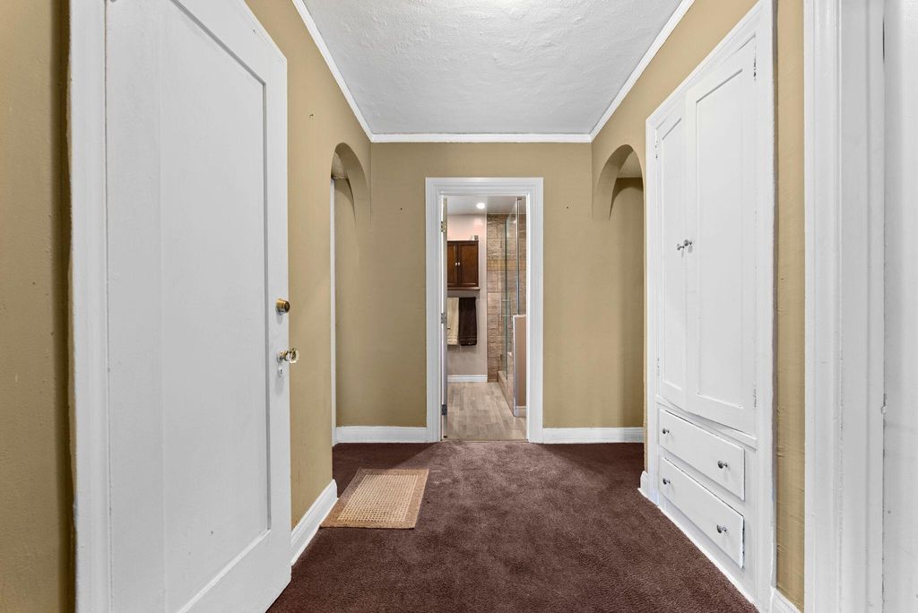 listing image 10999800518934358507