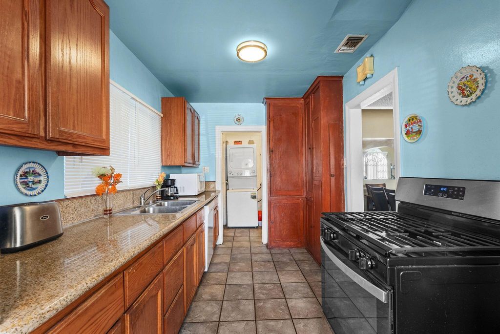 listing image 10997521132821728567
