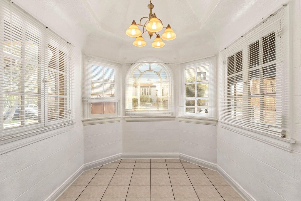 listing image 10991992882245835883