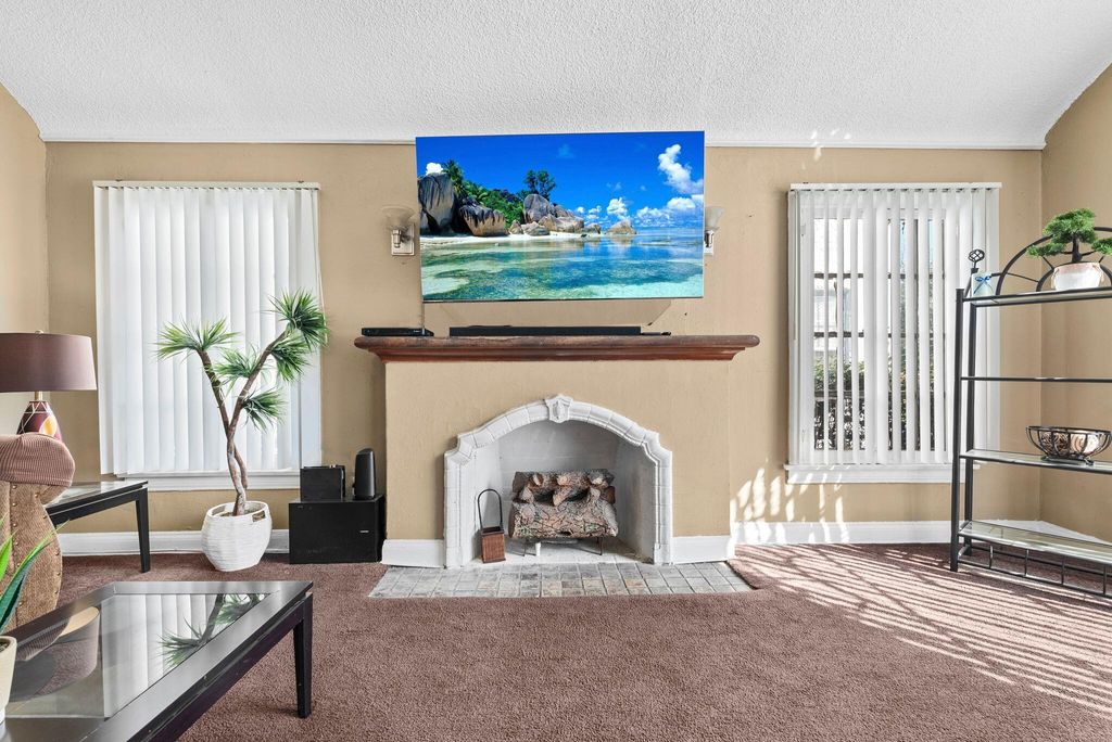 listing image 10995752838188416163