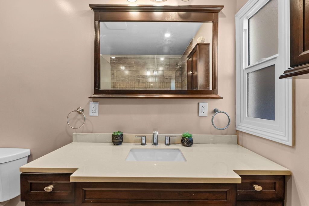 listing image 10997395093868404429