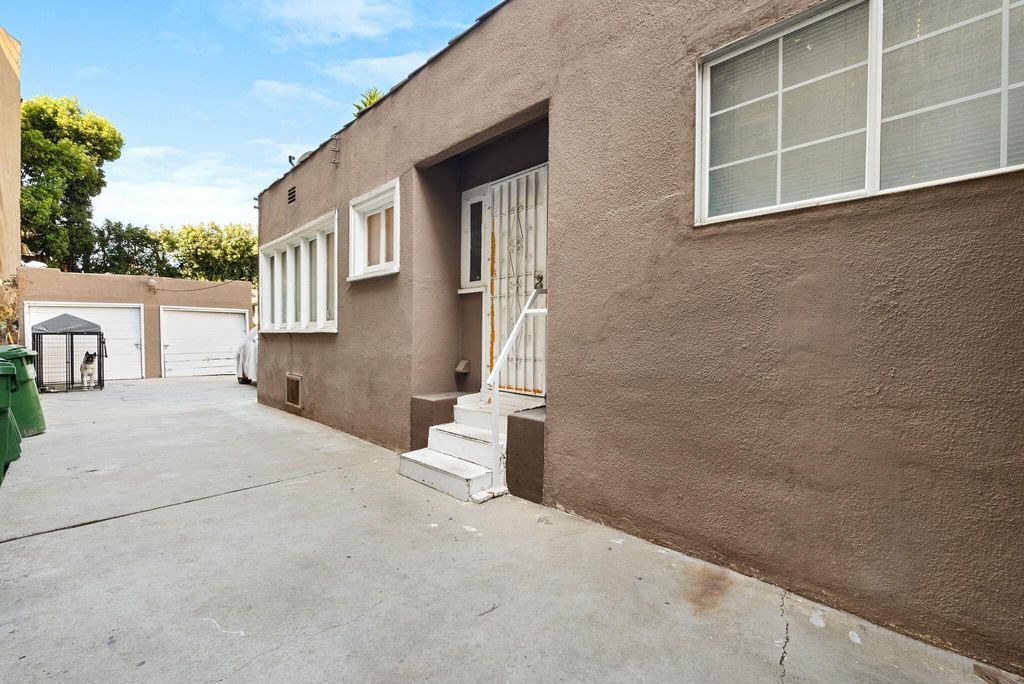 listing image 10999429171858660868