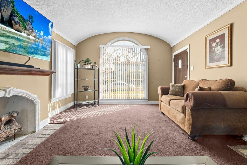 listing image 10994532064646851670