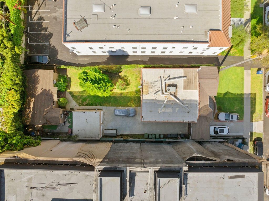 listing image 10998770152448375760