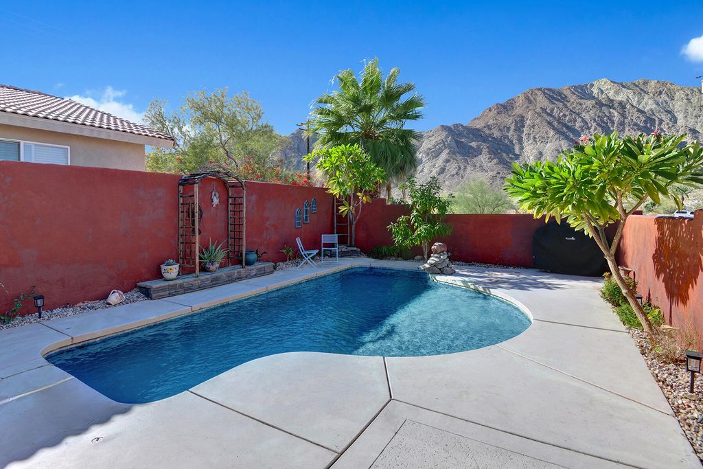 Photo of 53210 Avenida Madero, La Quinta, CA 92253 (MLS # 219139800)