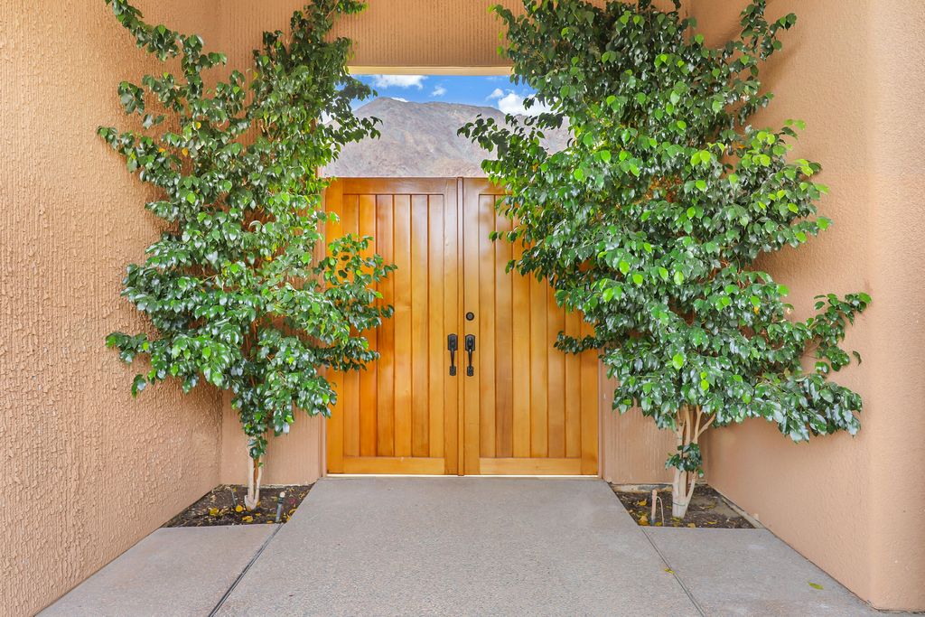 Photo of 49055 Calle Flora, La Quinta, CA 92253 (MLS # 219140249)