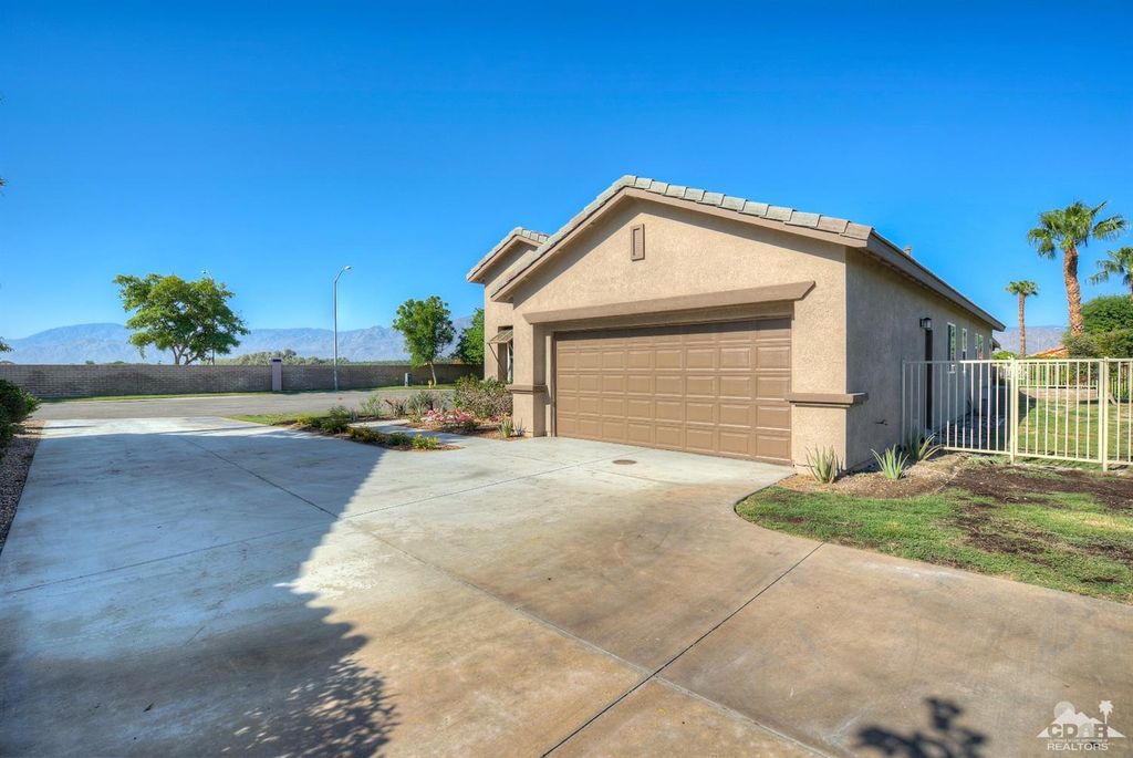 listing image 10991502865353005389