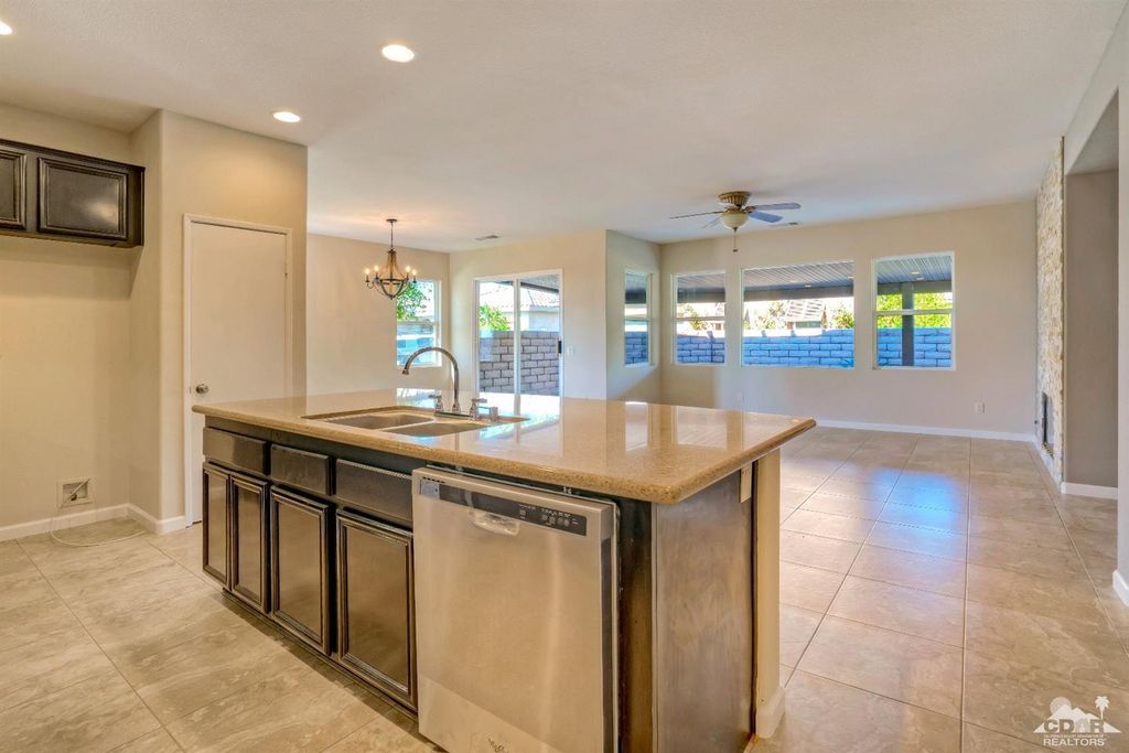 listing image 10997216608730232323