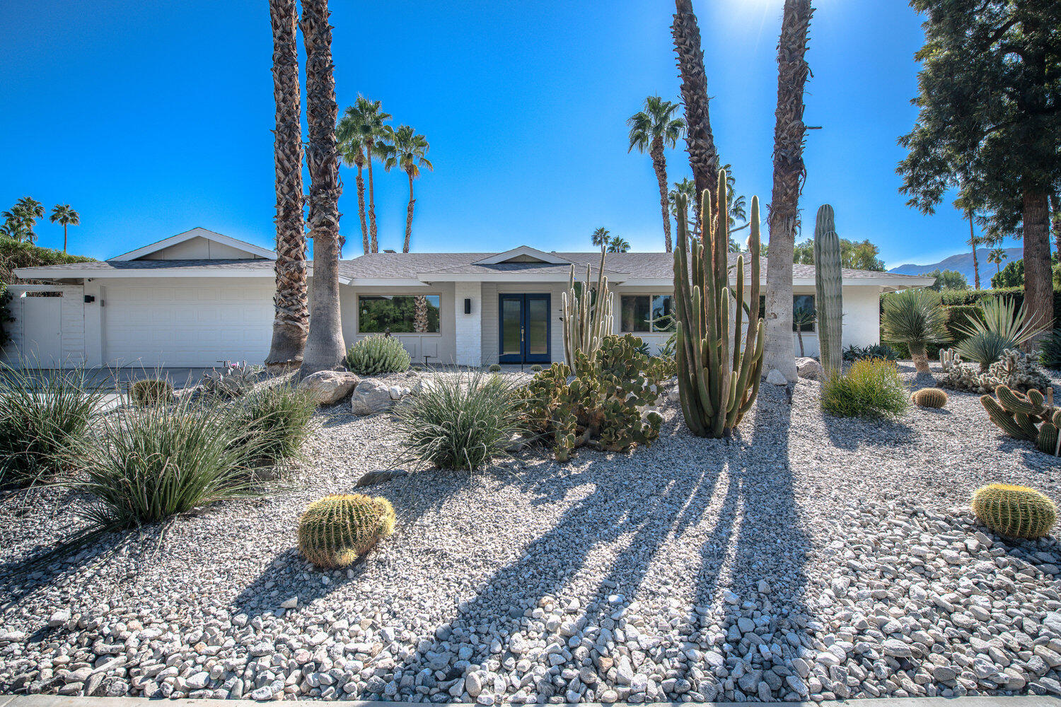 Palm Springs, California 92264, United States, 3 Bedrooms Bedrooms, ,2 BathroomsBathrooms,Residential,Active,241407