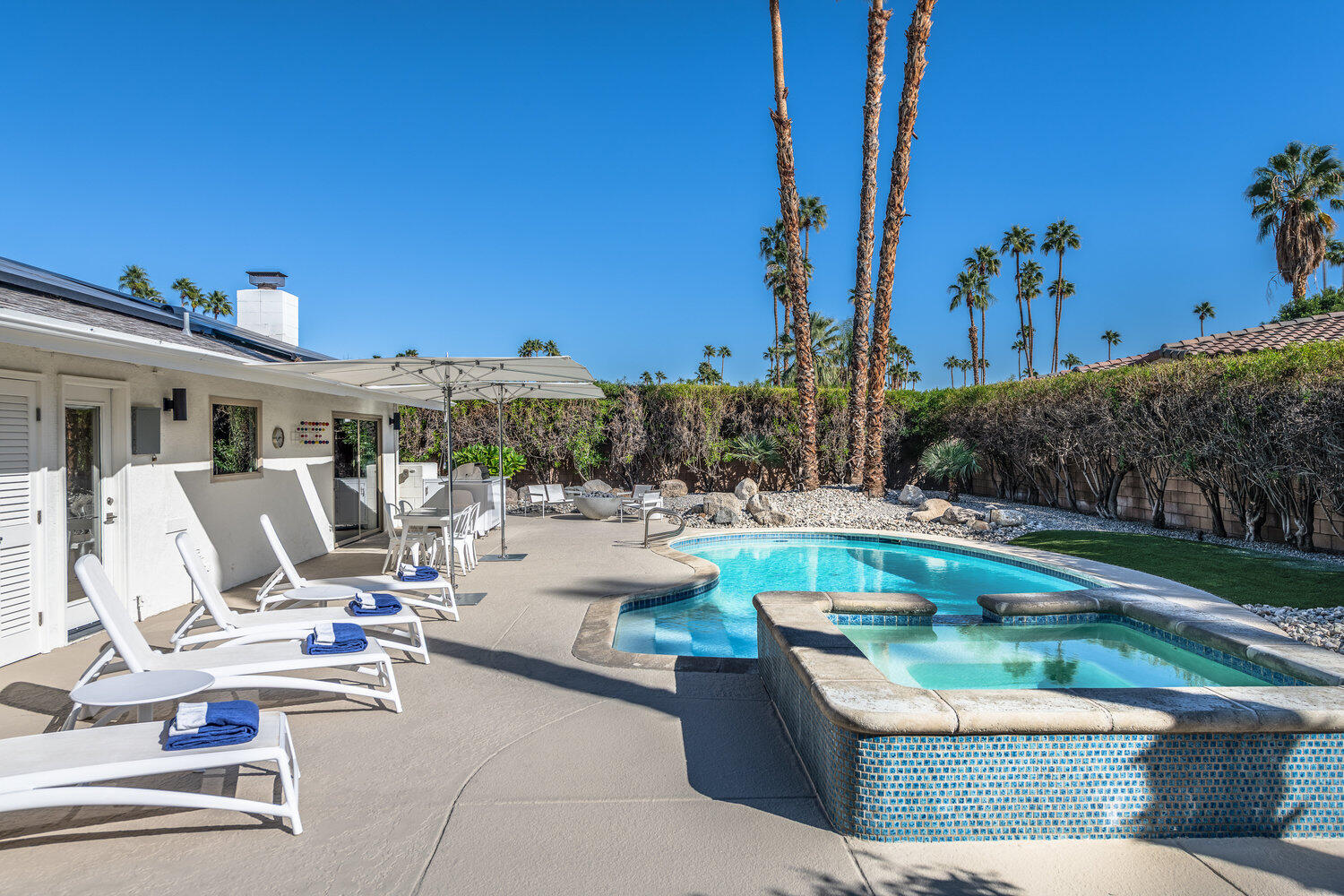 Palm Springs, California 92264, United States, 3 Bedrooms Bedrooms, ,2 BathroomsBathrooms,Residential,Active,241407