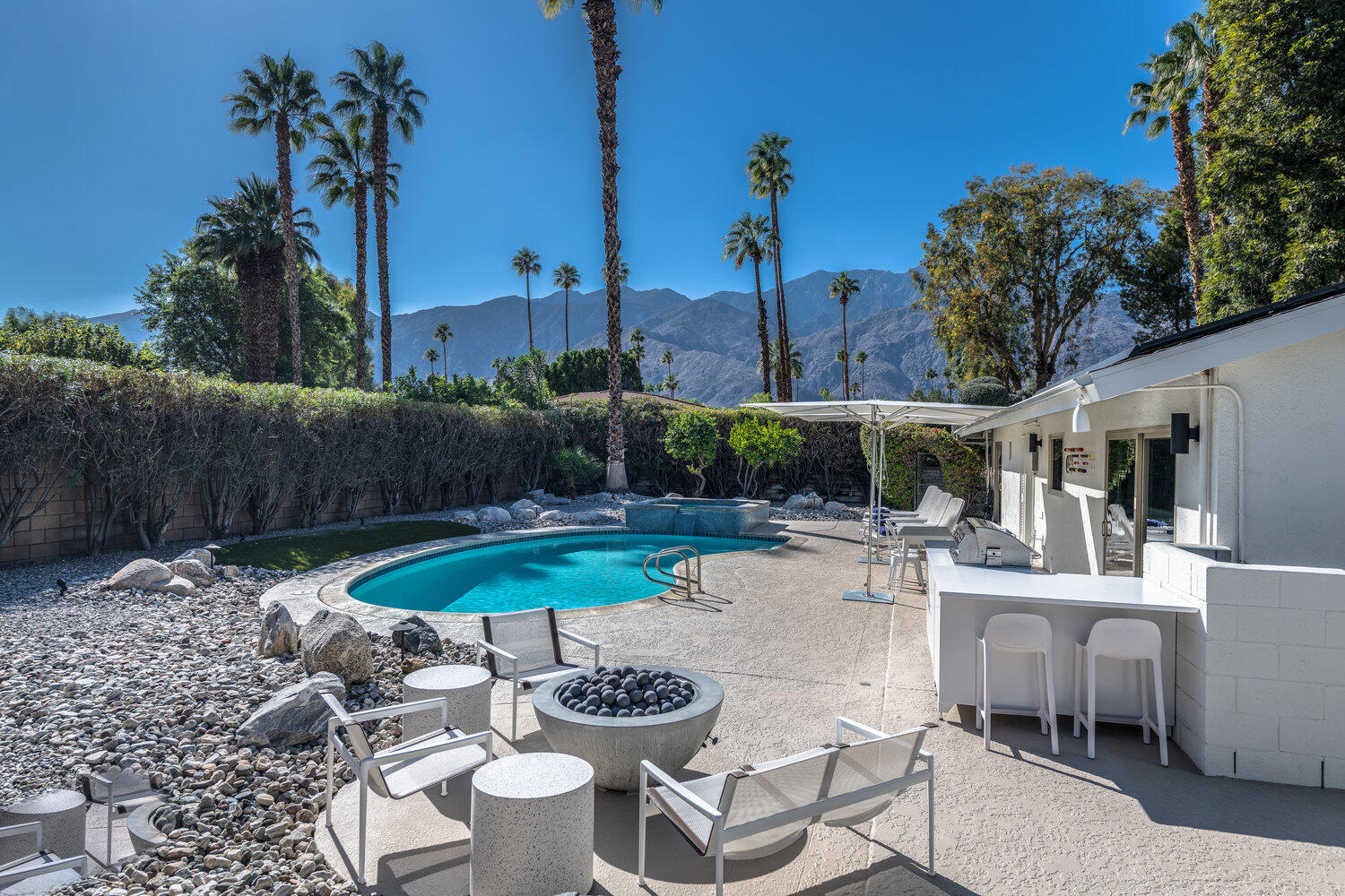 Palm Springs, California 92264, United States, 3 Bedrooms Bedrooms, ,2 BathroomsBathrooms,Residential,Active,241407
