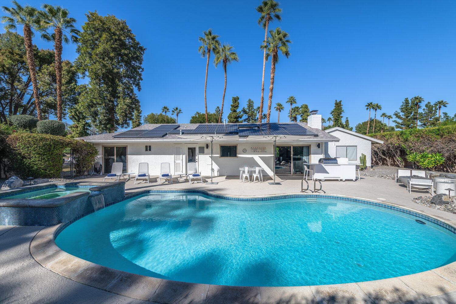 Palm Springs, California 92264, United States, 3 Bedrooms Bedrooms, ,2 BathroomsBathrooms,Residential,Active,241407
