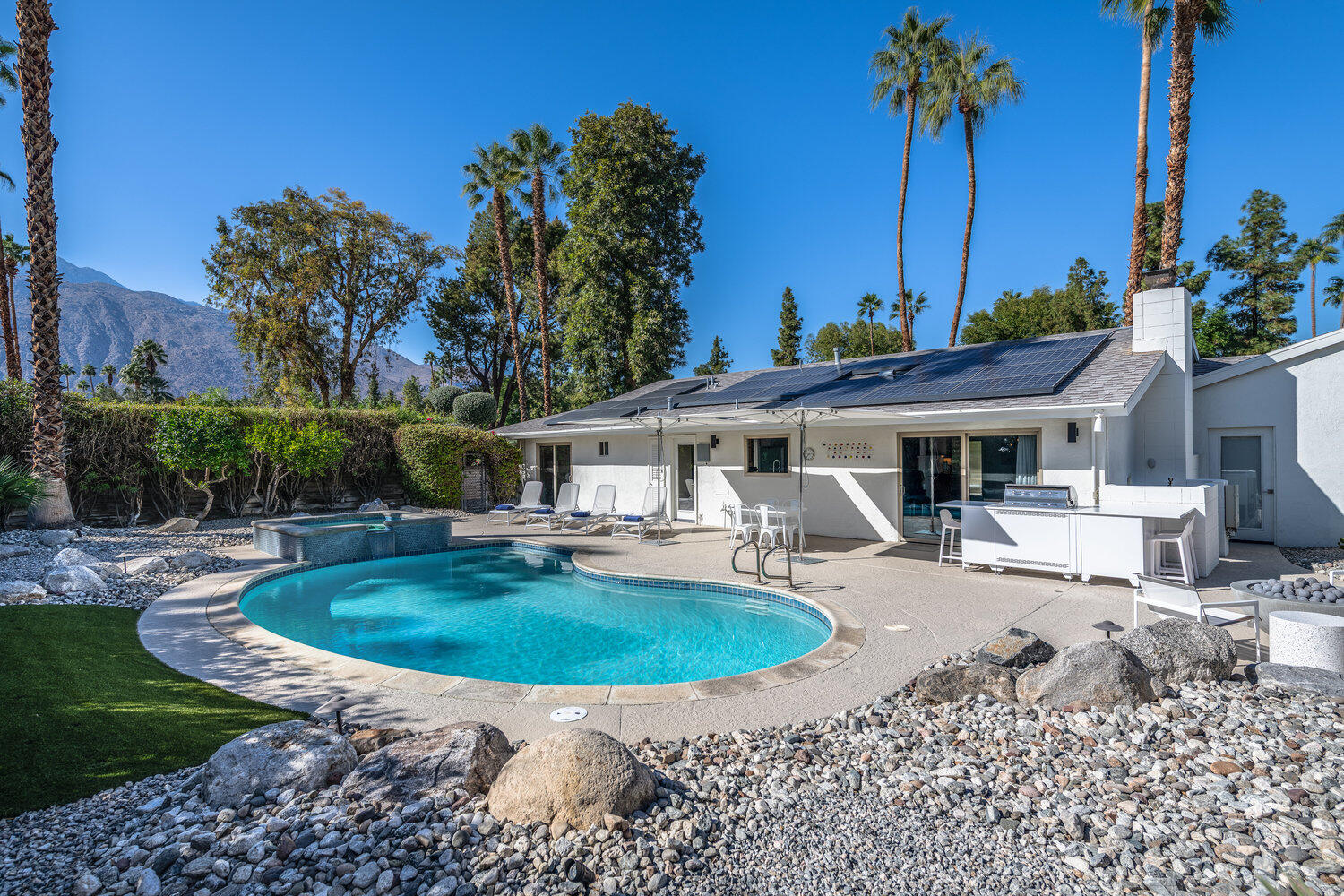Palm Springs, California 92264, United States, 3 Bedrooms Bedrooms, ,2 BathroomsBathrooms,Residential,Active,241407
