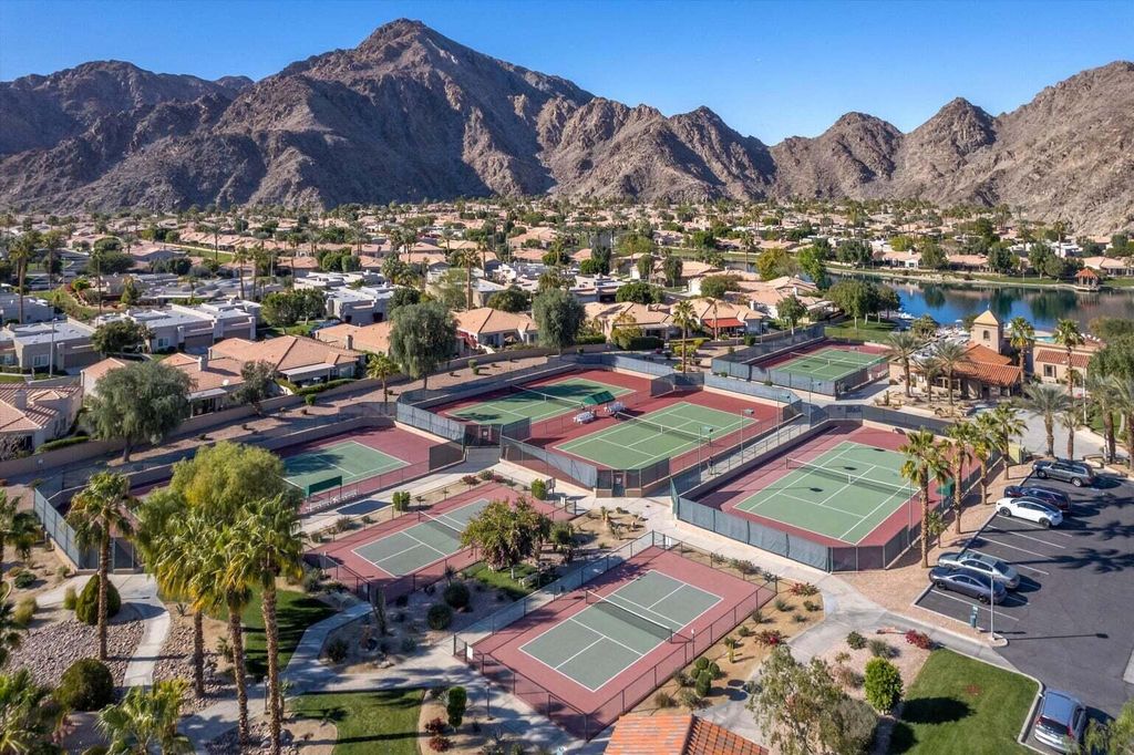 Photo of 48121 Calle Seranas, La Quinta, CA 92253 (MLS # 219134778)