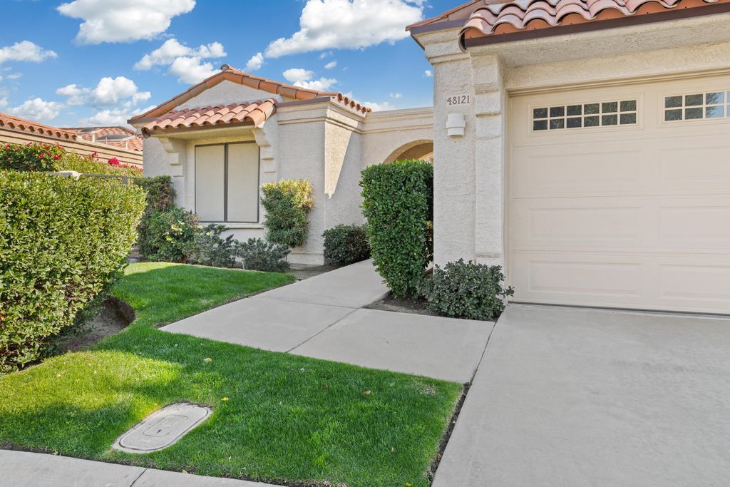 Photo of 48121 Calle Seranas, La Quinta, CA 92253 (MLS # 219134778)