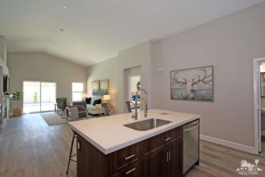listing image 10996972688634011894