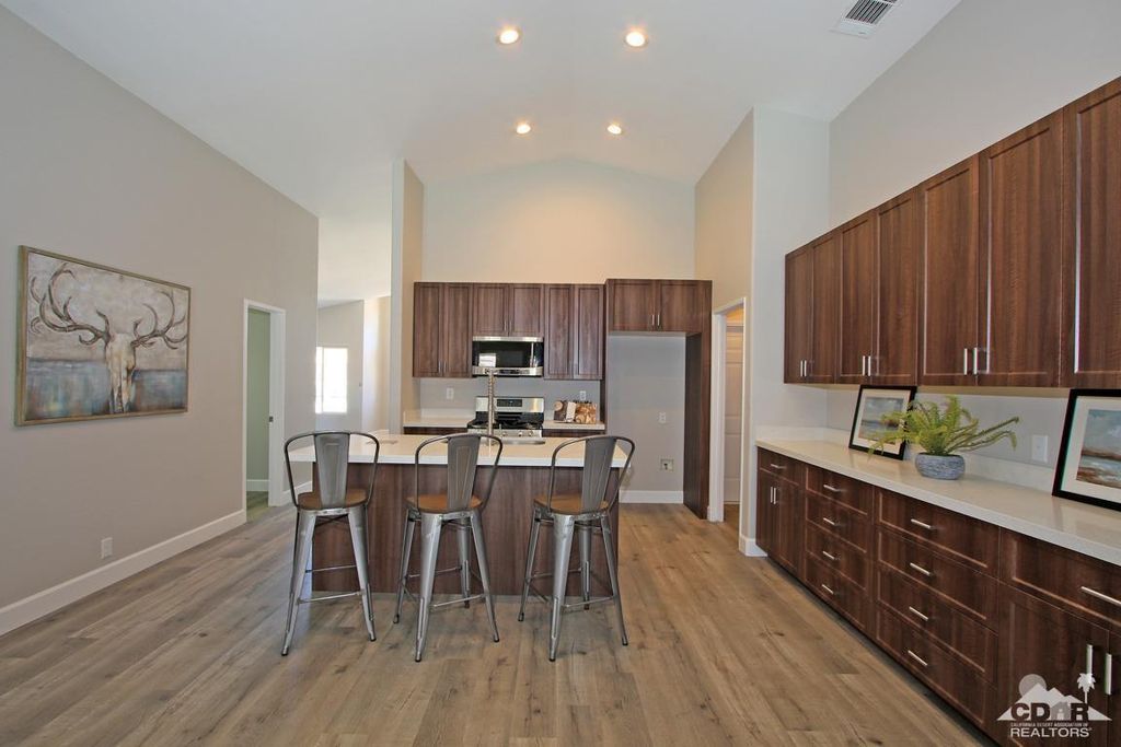 listing image 10997251608768317708