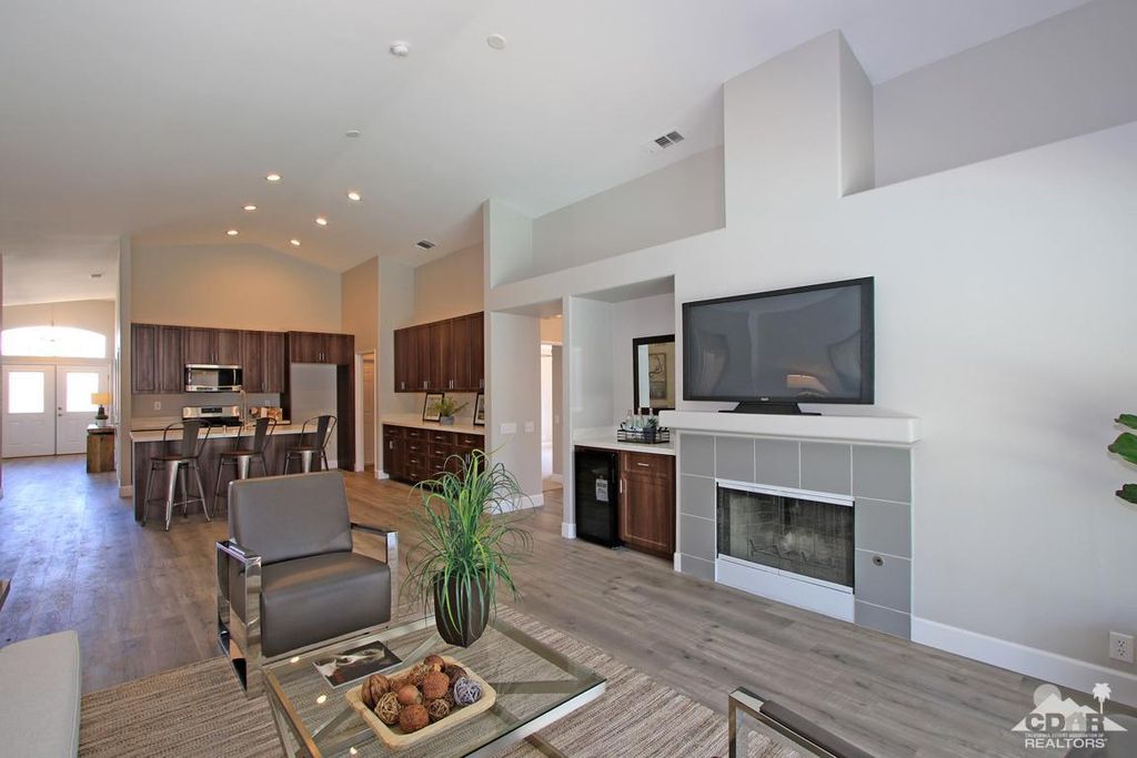 listing image 10991287991800218076