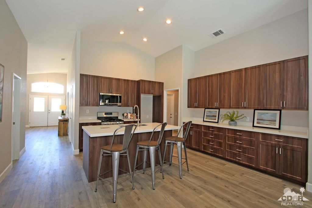 listing image 10991820624961043656