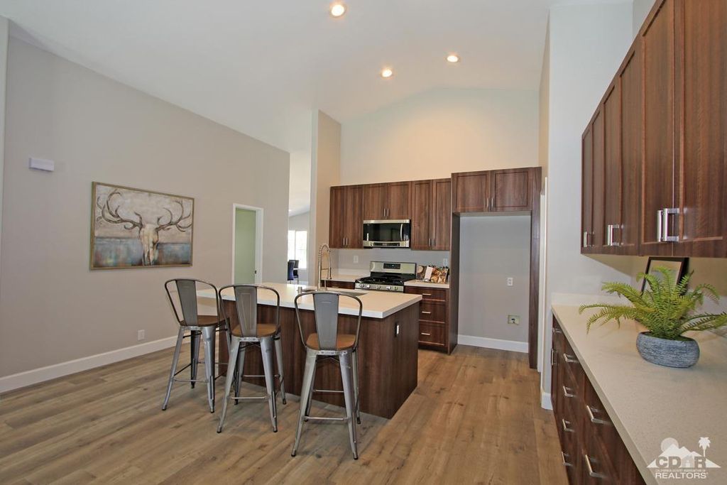 listing image 10998529155349772527
