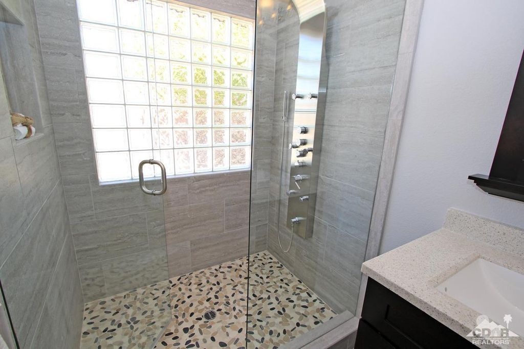 listing image 10990443049132085434