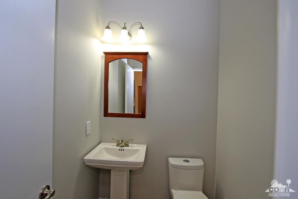 listing image 10999353465839541963