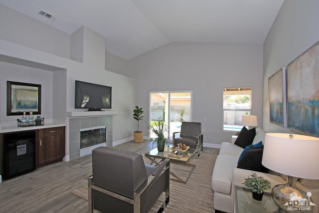 listing image 10994858132450325313