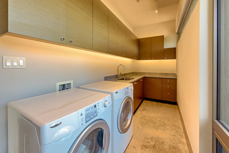 Palm Springs, California 92262, United States, 5 Bedrooms Bedrooms, ,4 BathroomsBathrooms,Residential,Active,255057