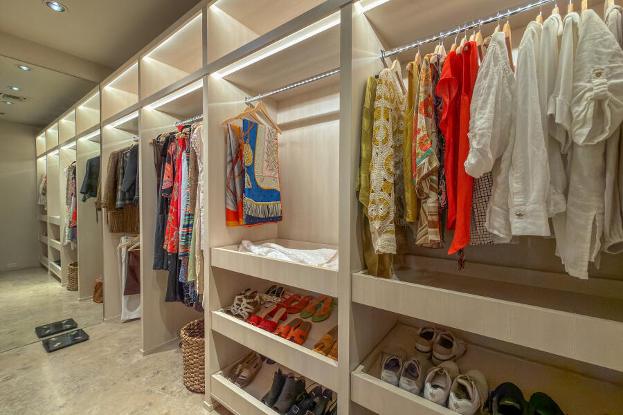 Palm Springs, California 92262, United States, 5 Bedrooms Bedrooms, ,4 BathroomsBathrooms,Residential,Active,255057