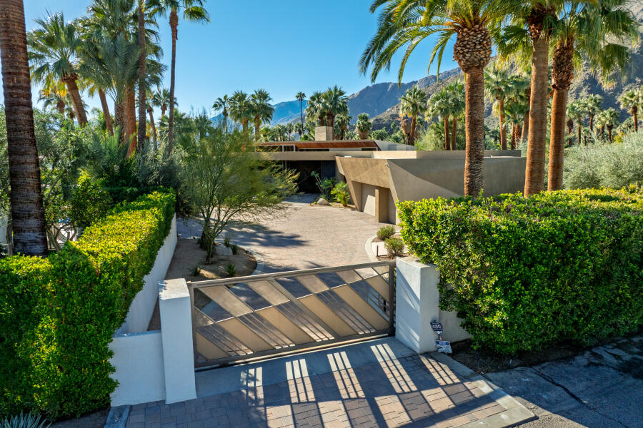 Palm Springs, California 92262, United States, 5 Bedrooms Bedrooms, ,4 BathroomsBathrooms,Residential,Active,255057