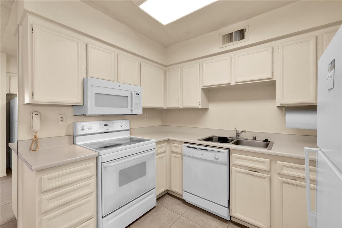 Palm Springs, California 92262, United States, 2 Bedrooms Bedrooms, ,2 BathroomsBathrooms,Residential,Active,256348