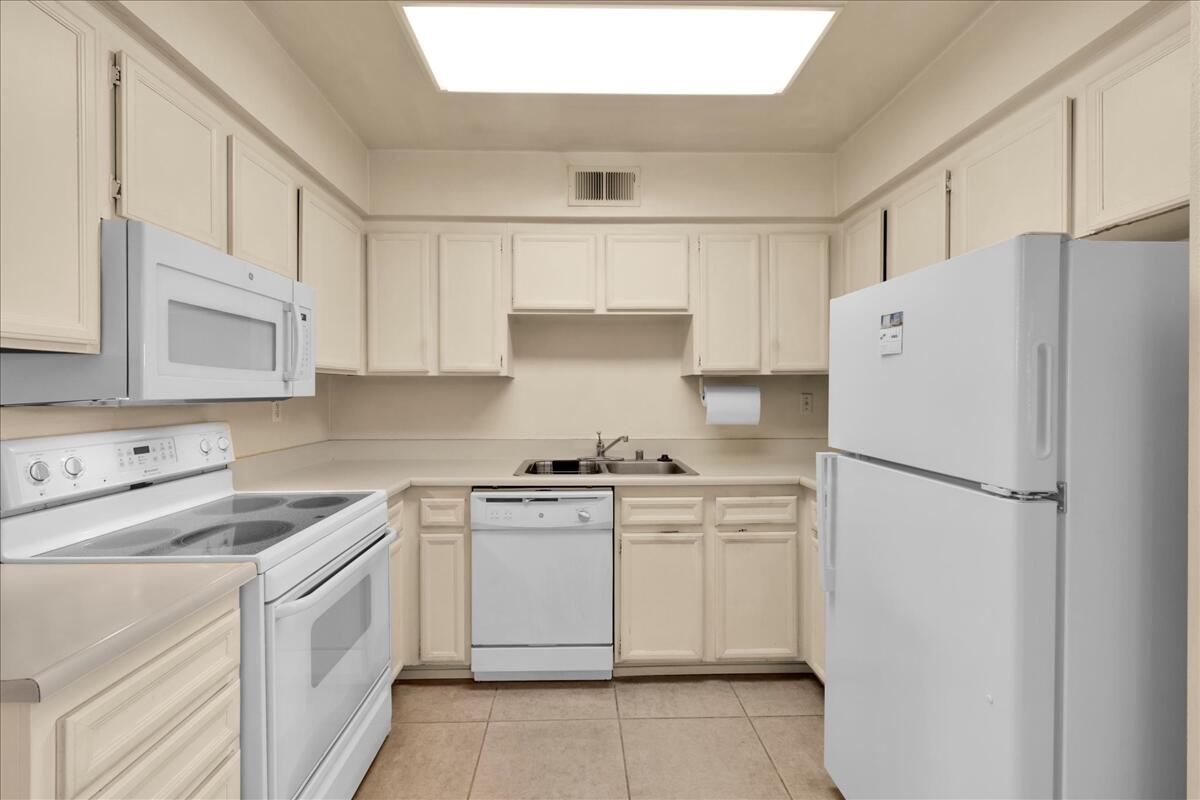 Palm Springs, California 92262, United States, 2 Bedrooms Bedrooms, ,2 BathroomsBathrooms,Residential,Active,256348