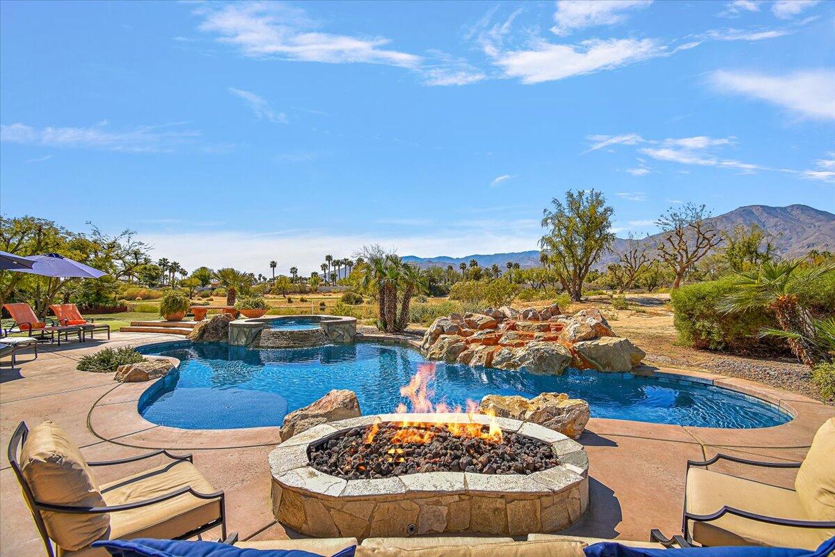 La Quinta, California 92253, United States, 5 Bedrooms Bedrooms, ,5 BathroomsBathrooms,Residential,Pending,102591